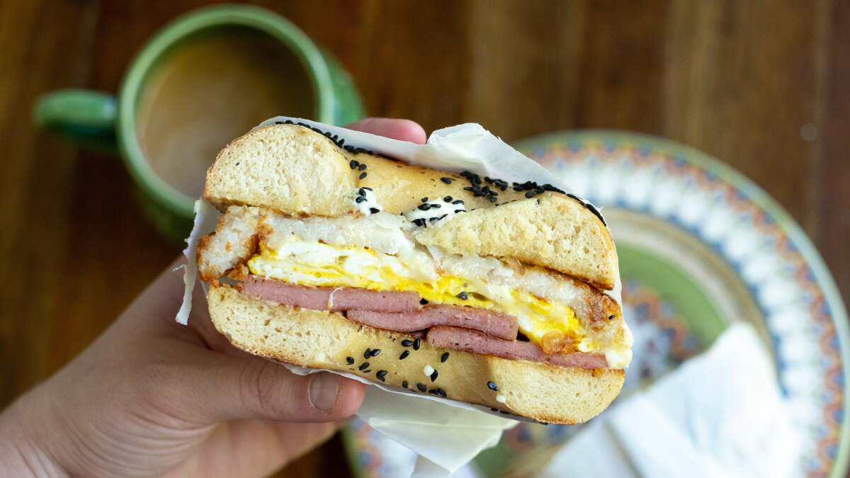 朝食のサンドイッチにハッシュブラウンを入れましょう