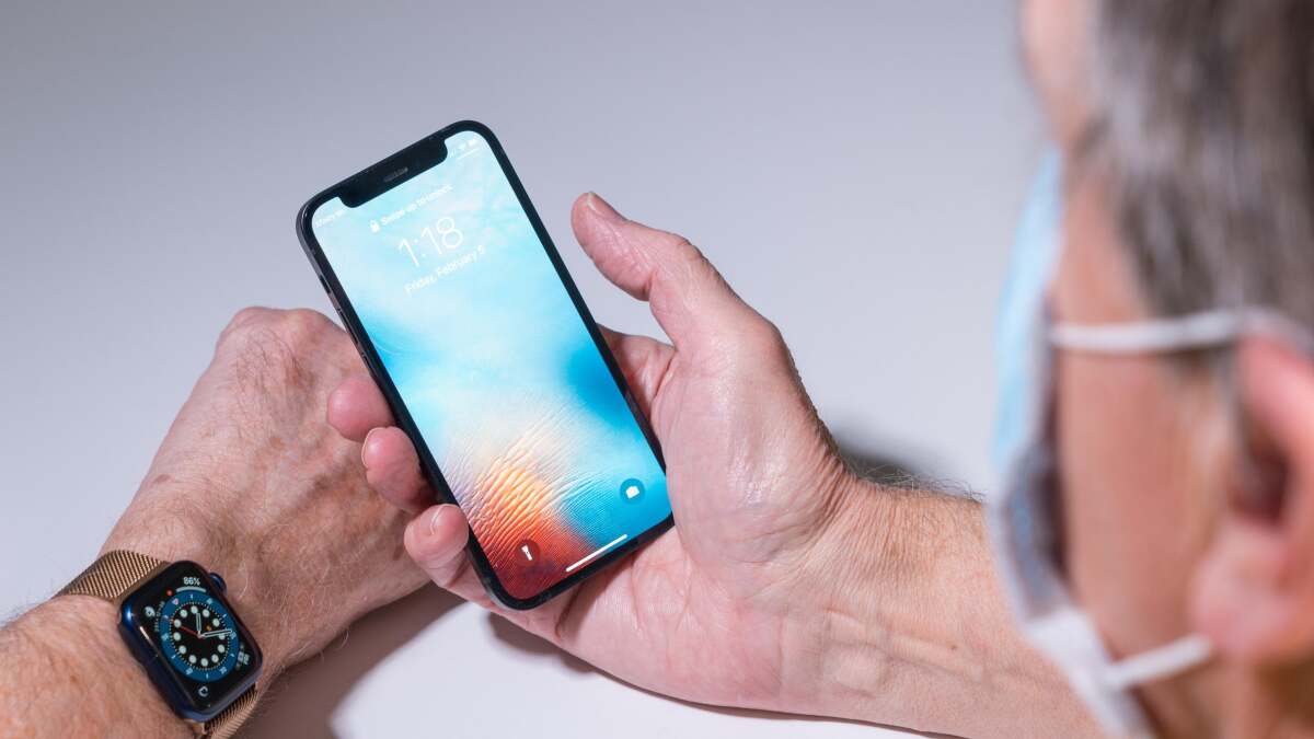 マスクを着用しているときに Apple Watch を使用して iPhone のロックを解除する