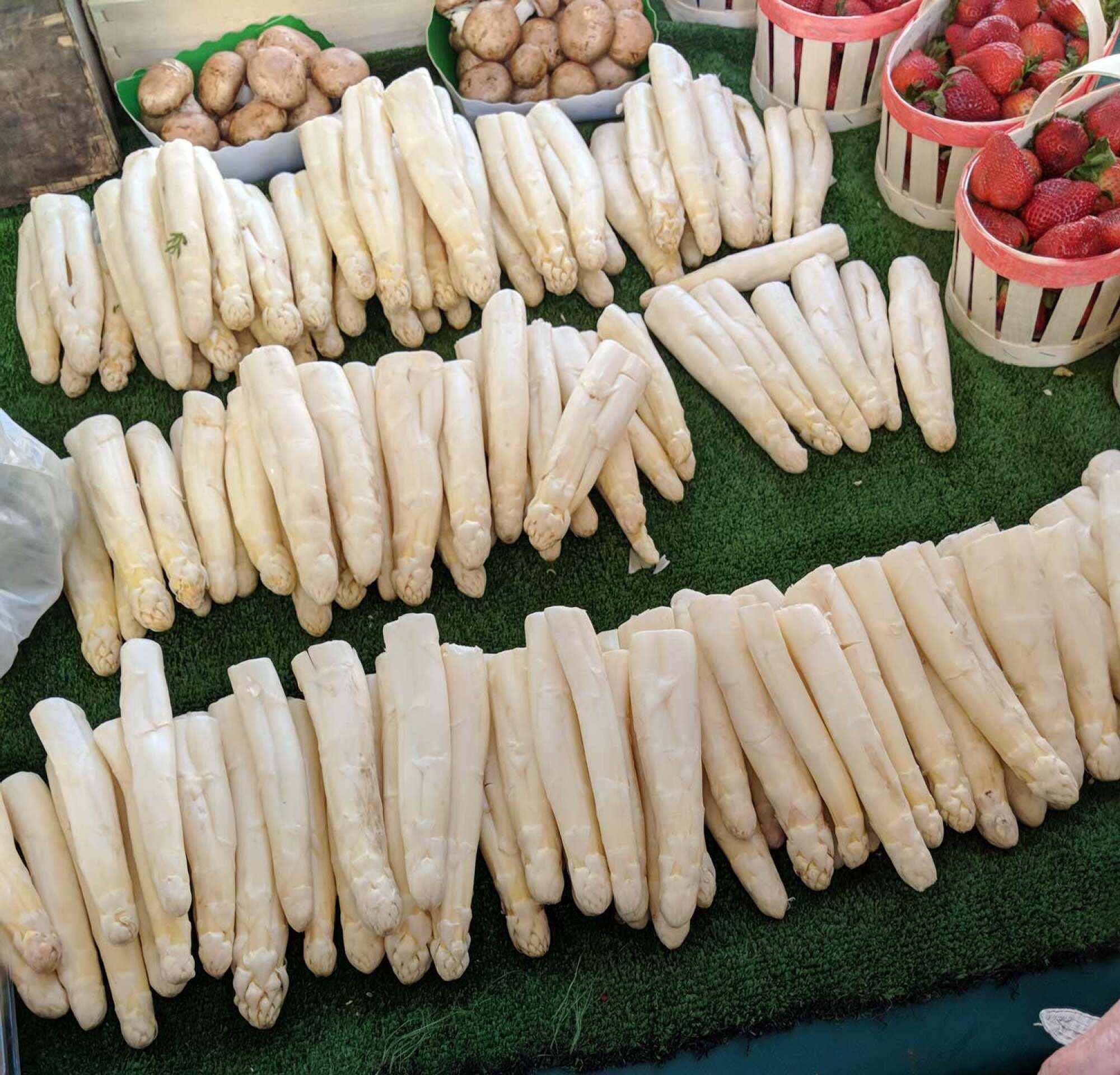 banks of white asparagus on display at a Paris market