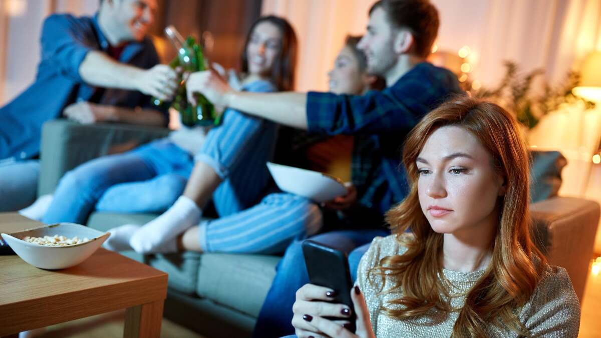 知り合いが誰もいないときにパーティーを乗り切る方法