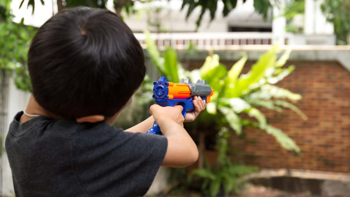 おもちゃの銃の周囲に境界線を設定する方法