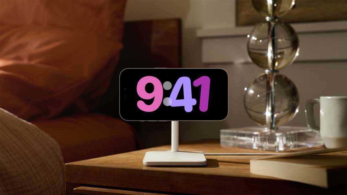 iOS 17のスタンバイモードを使用してiPhoneをスマートディスプレイに変える