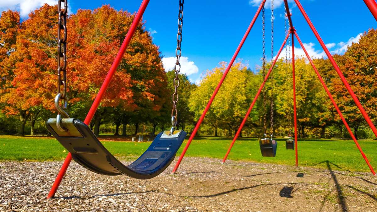 物理学者によると、遊び場のブランコを使用するための最良のテクニック