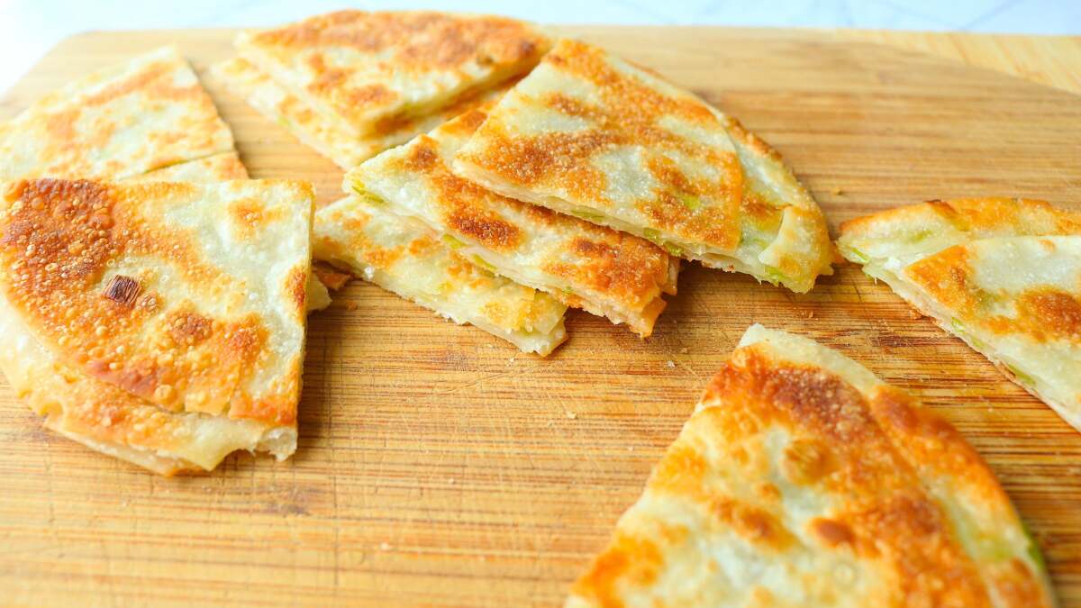 ネギのパンケーキは餃子の皮で作るべきです