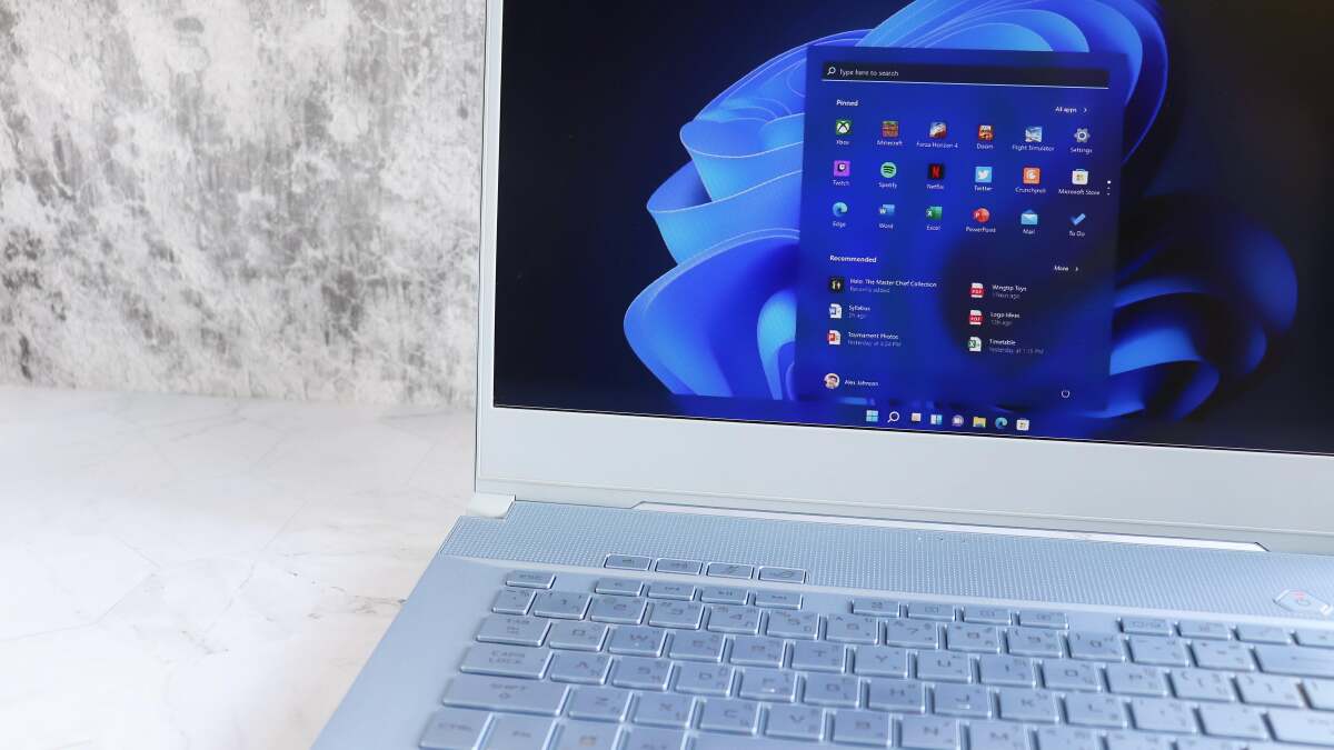 この無料ユーティリティにより、Windows 11 ダークモードが実際に使用可能になります