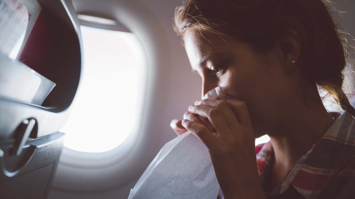 飛行機内で気分が悪くなった場合の対処法