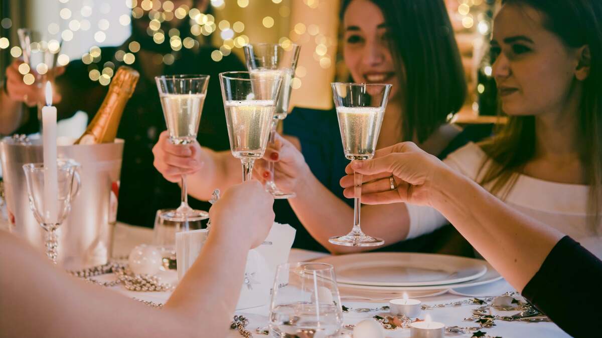 失礼にならずにホリデーパーティーを早めに退席する方法