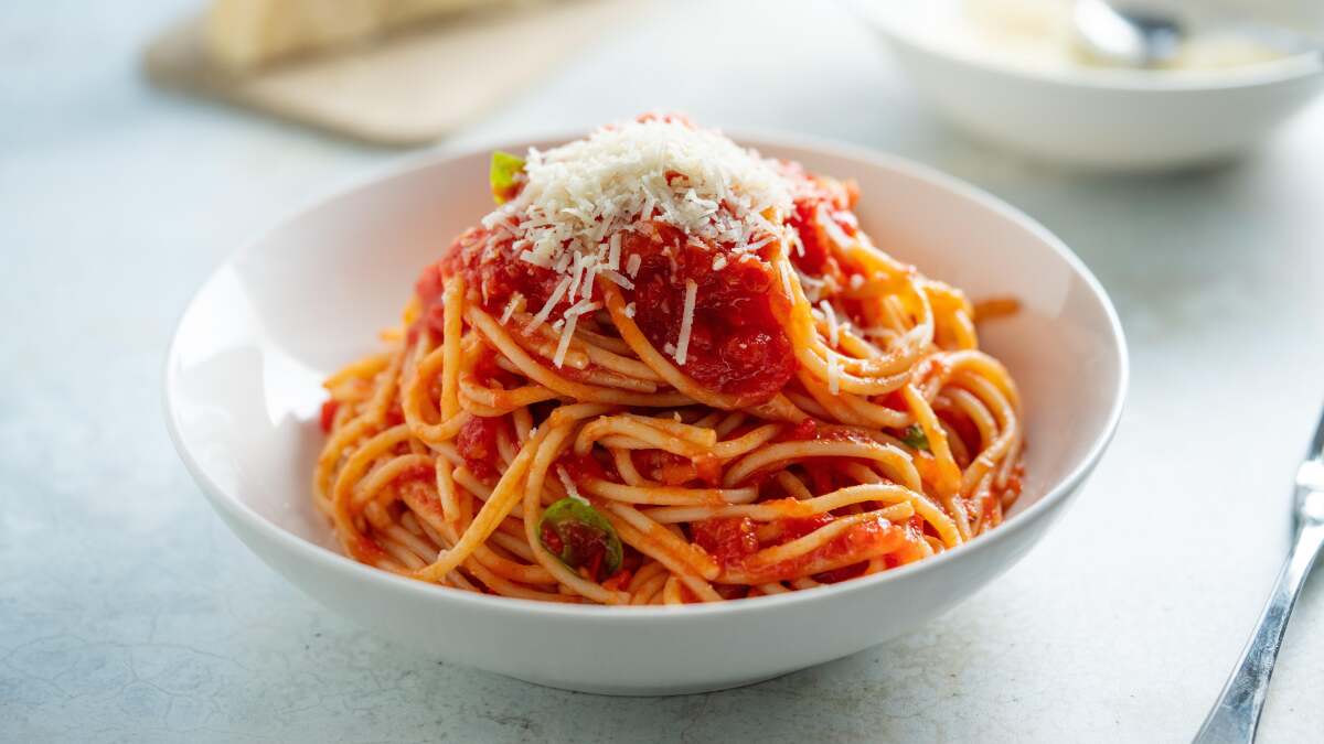 マリナーラには玉ねぎかニンニクが必要ですが、両方は必要ありません