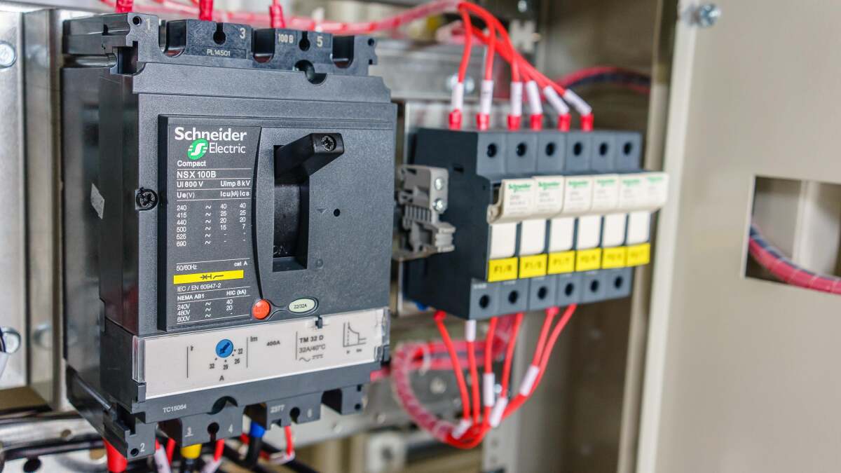 新しいサーキットブレーカーがこの重大リコールの対象かどうかを確認してください