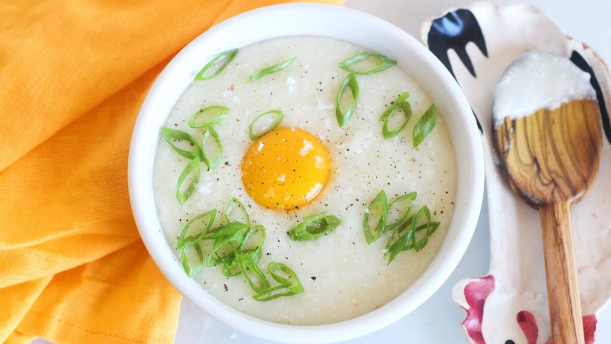 グリッツと風味豊かなオートミールに卵黄を加えてみましょう