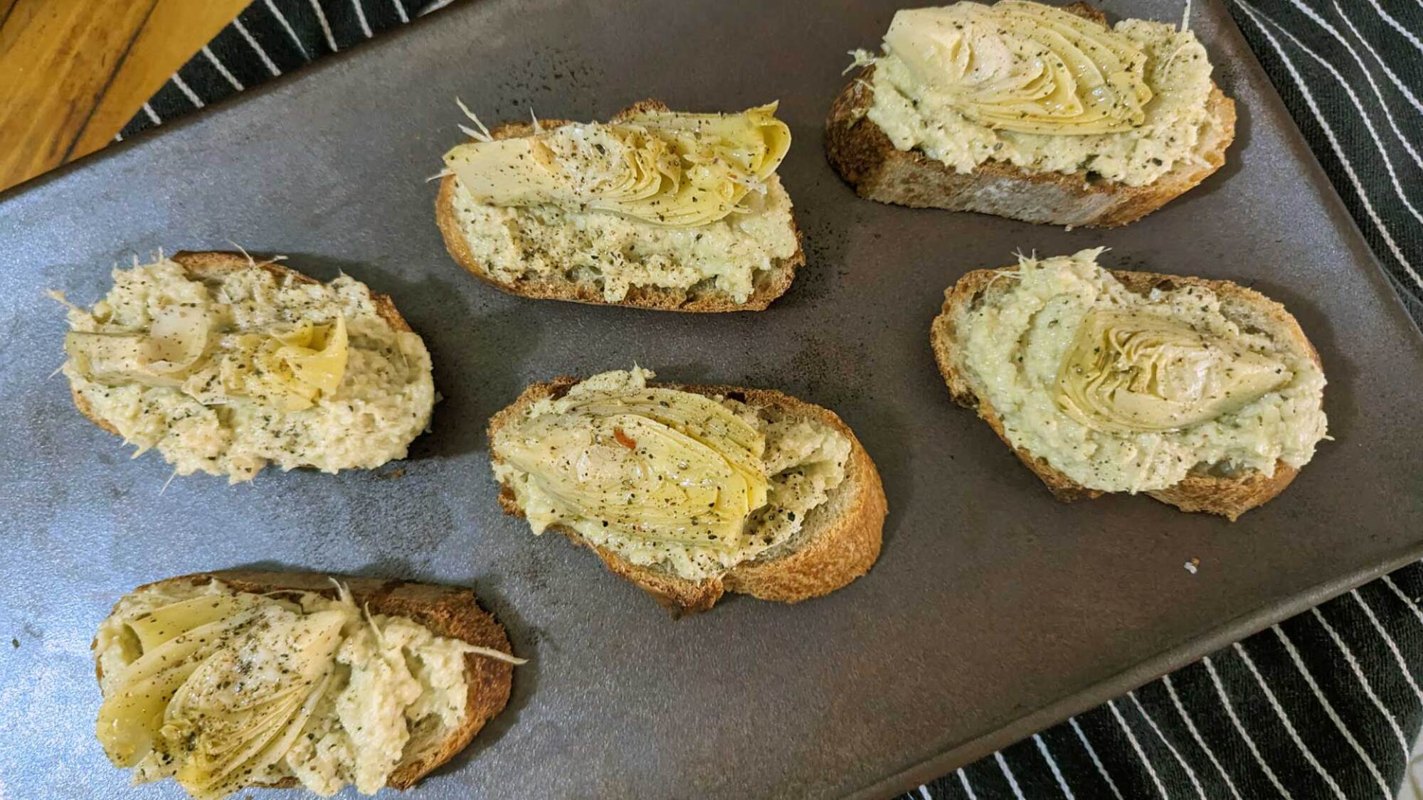 image of artichoke and parmesan crosttini