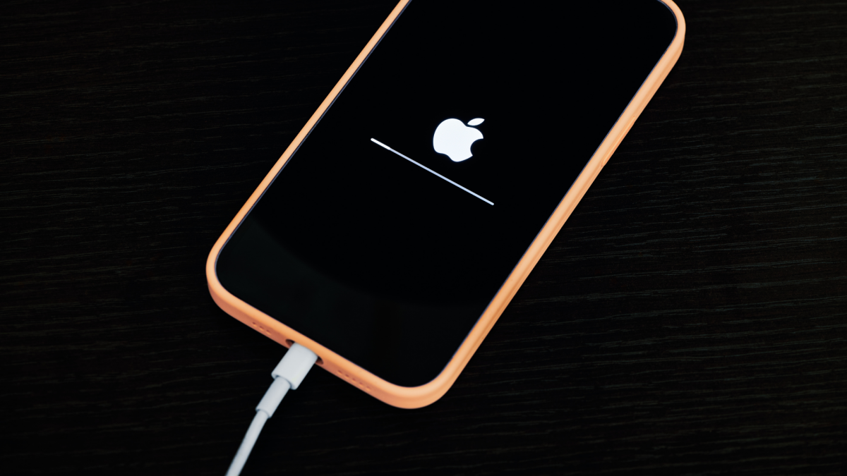 iOS 17.4はiPhoneの2つの大きなセキュリティ欠陥を修正