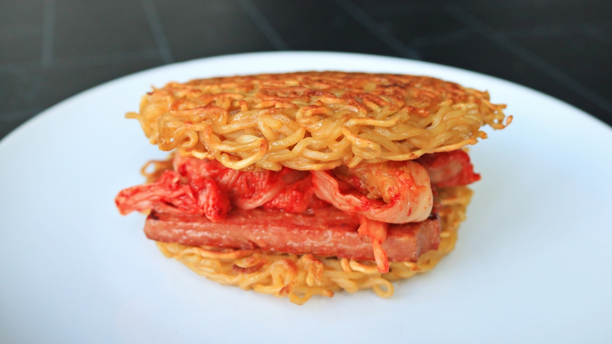 スパムラーメンバーガーは私が期待できるすべてでした