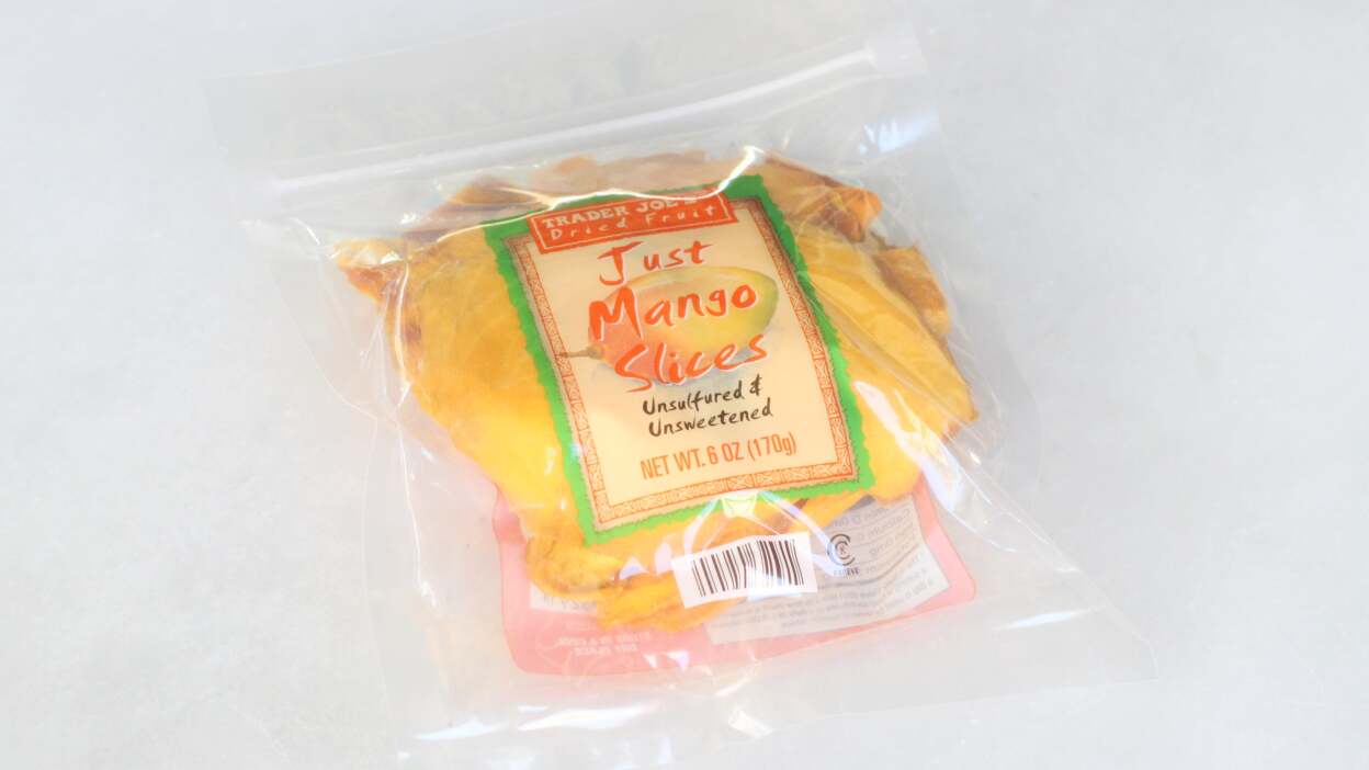 Sour and chewy mango slices