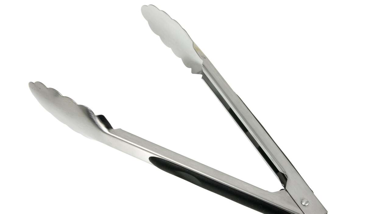 Use kitchen tongs to dust blinds